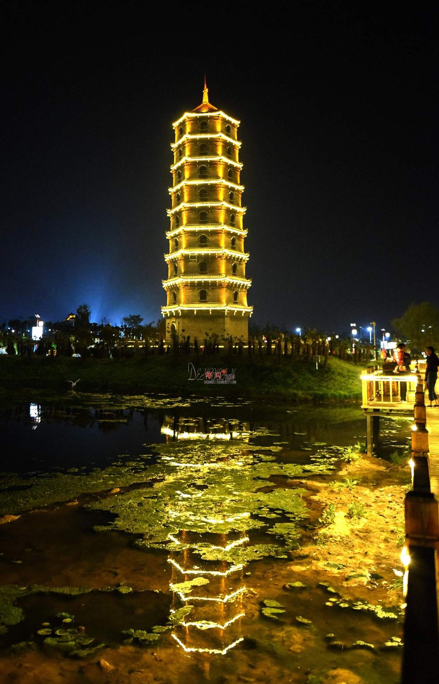 响堂水镇夜景一组