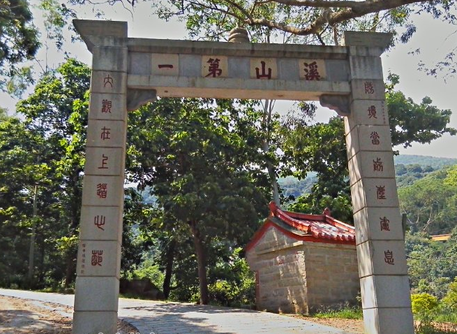 漳州市龙海市角美镇文圃山龙池岩寺